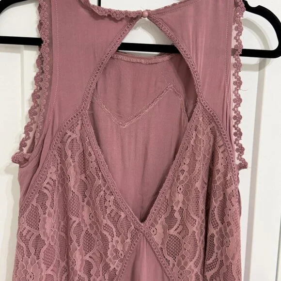 Altar’d State Mauve Lace Boho Shift Dress | Sleeveless Keyhole Back | Size Small - Picture 7 of 11